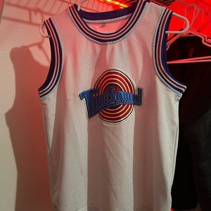 I am selling a “Bugs Bunny Looney Toons Jersey”